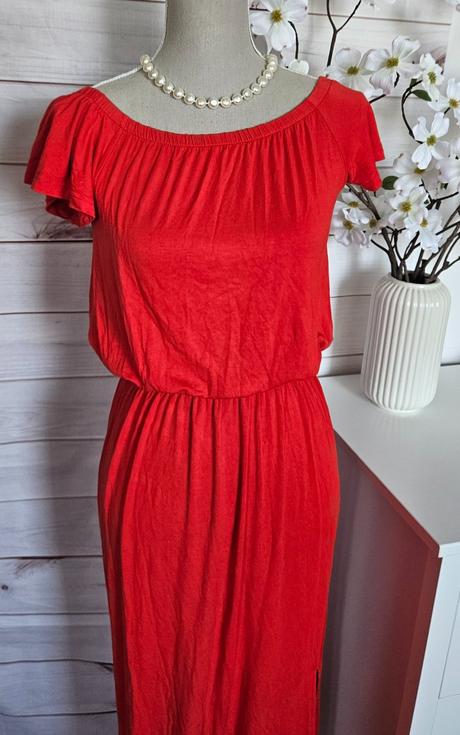 Krásne červené šaty, s