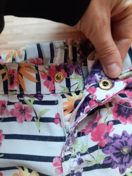 Kvietkovane rifle/nohavice, h&m,104