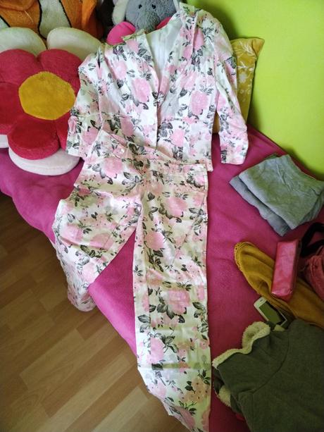 Kvietkovany kostym, 40