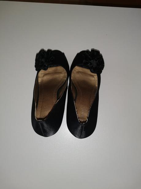 Lodičky s mašľou, 37