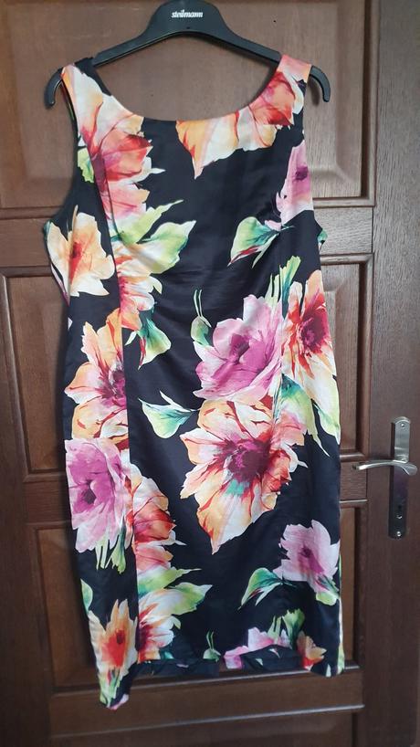 Kvetované šaty infinite, 44