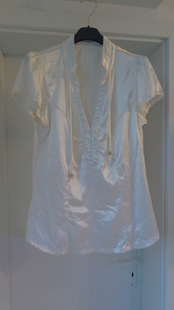 Sik satenova bluzka s kratkym rukavom, s, m