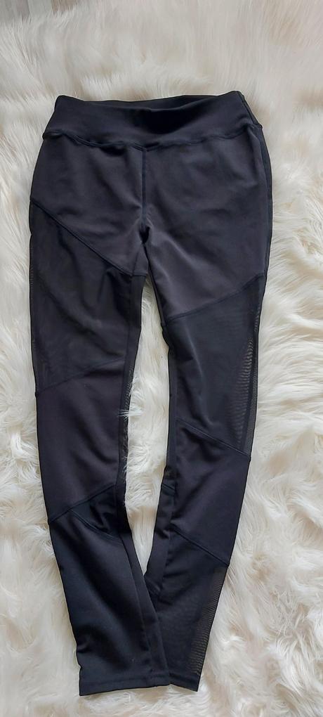 Čierne legíny na cvičenie so sieťovinou, m