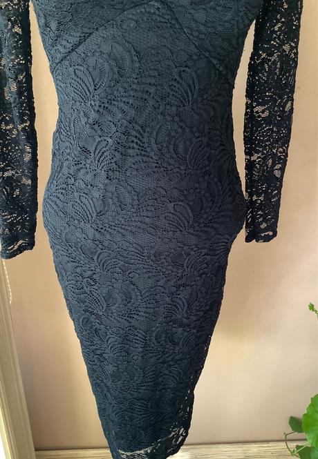 Krajkové šaty boohoo, 38