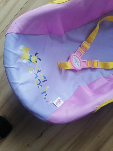 Nosic a autosedacka baby born, 