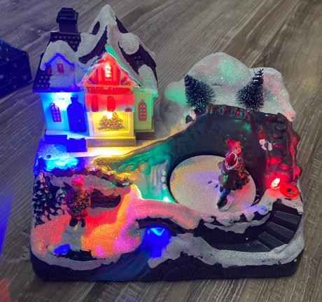 Krásna svietiaca zimná vianočná dekorácia, 