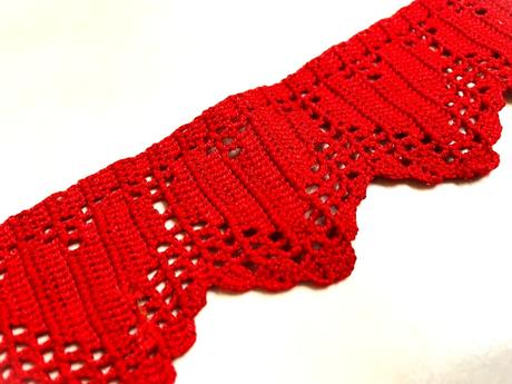 Háčkovaná vitrážka,