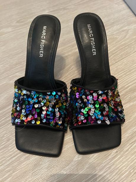 Šľapky na opätku, 37