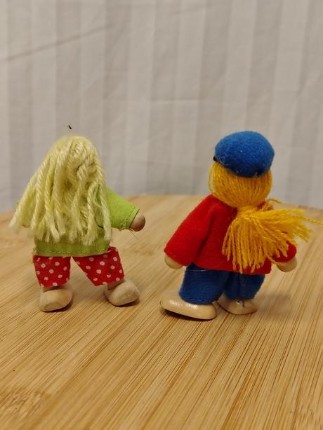 Sada ohybných drev. bábik goki, dievča, sprievodca, 