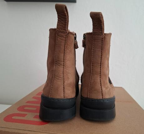 Dievcenske čižmy, camper,31