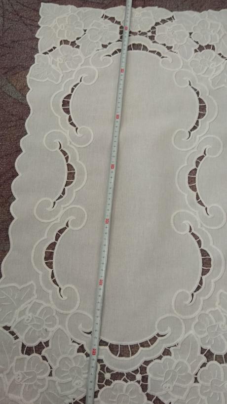 Predám vyšívaný obrus, 