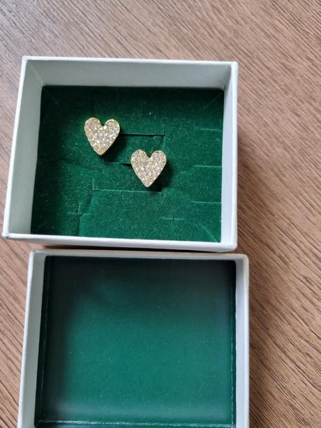 Pozlatene srdiecka s kamienkami,