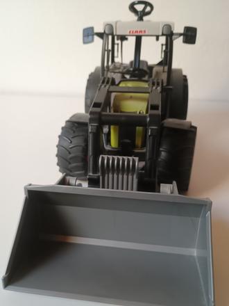 Traktor claas,