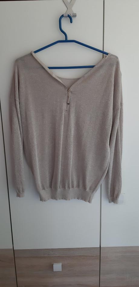 Trblietavy pulovrik, velkost uni, sedi na s-m, m