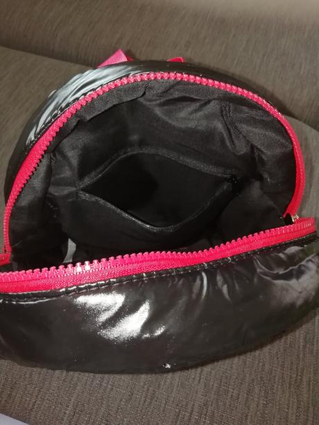 Nový detský lesklý ruksak,