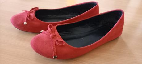 Červené balerínky, 37