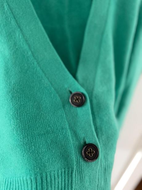 Kašmírový kardigan morskej modrej farby, m