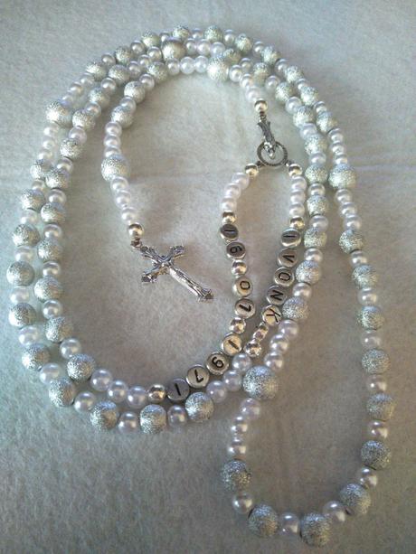 Ruženec s menom a dátumom e075,