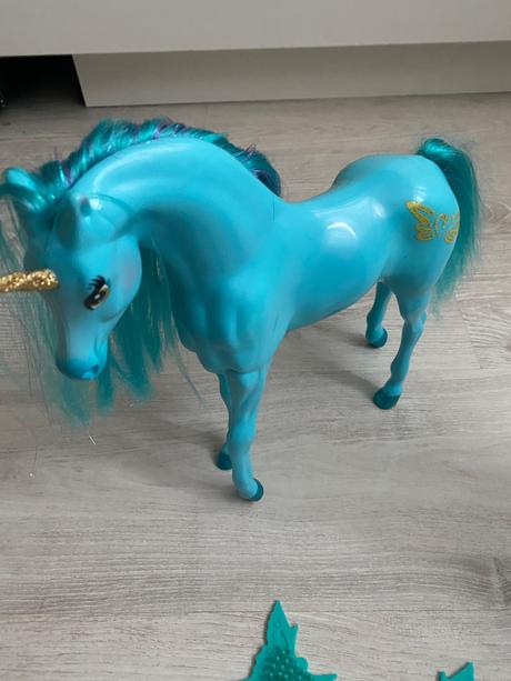 Kon - jednorozec figurka s hrebenom, 