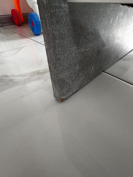 Bielosivy konferenčný stolik, 