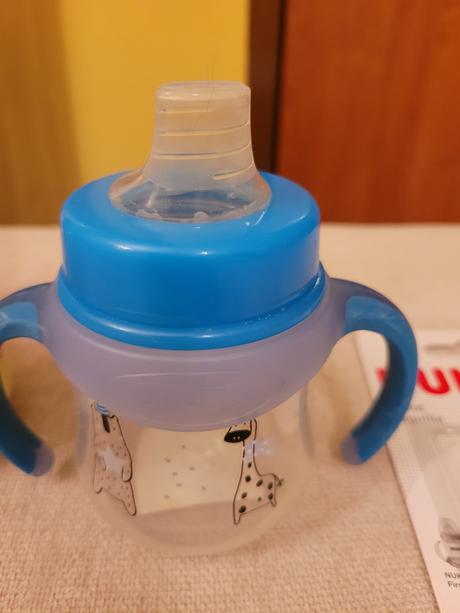 Nuk flašky a nové náustky nuk, nuk