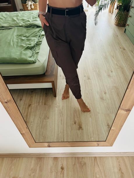 Krásne a štýlové čokoládové nohavice značky marcys, s