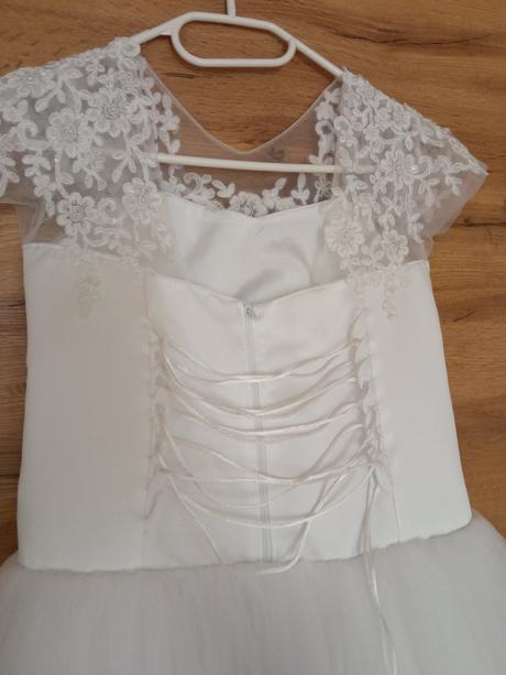 Šaty na 1. sväte prijímanie, 146