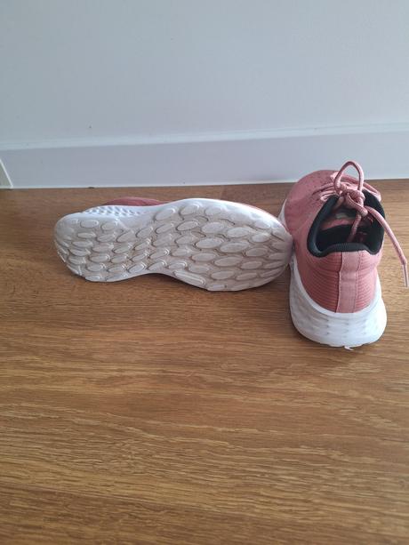 Ľahké tenistky, champion,38