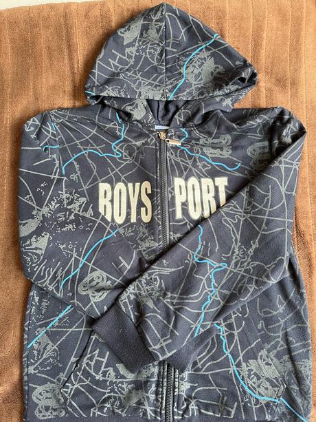 Tmavo- modra mikina s kapucnou, 152