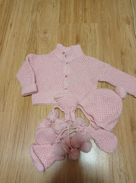Set sveter,ciapka,rukavice a papucky, 68