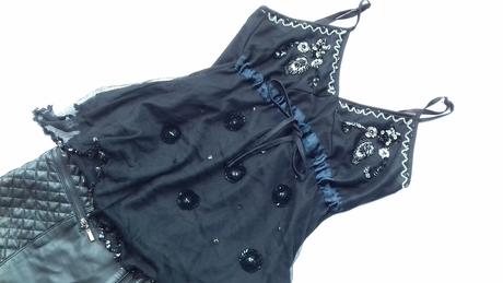 Elegantný top s aplikaciami, s