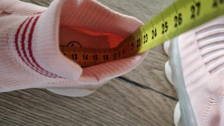 Svietiace tenisky, 27