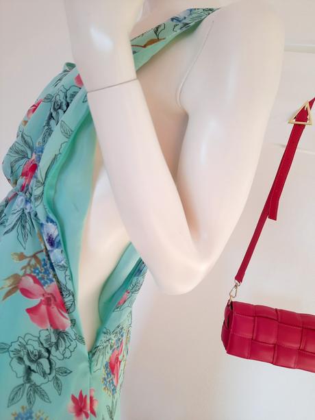 Asymetrické rozviate šaty, xs