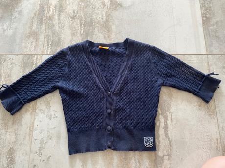 Dievčenský svetrík, reporter,152