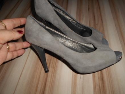 Dámske šedé lodičky zn. roberto  botella, 38