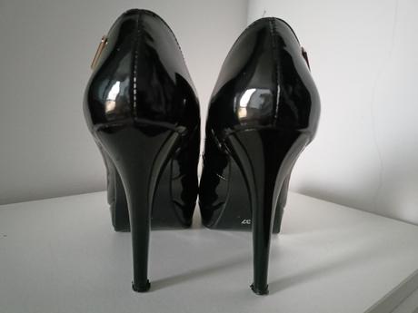 Cierne leskle lodicky, 37