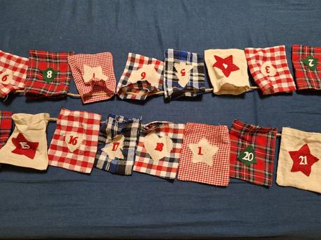 Adventný kalendár ručne robený, 