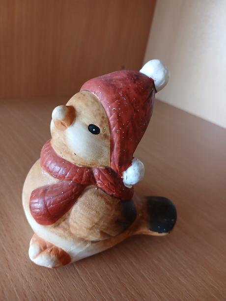 Keramický vtáčik s čiapkou a šálom 10 cm,