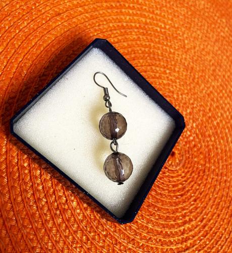 Visiace dymové náušnice, 