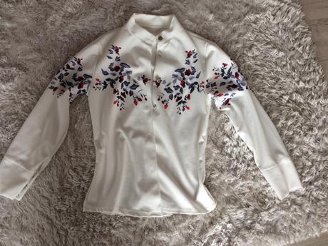 Krásna trendy blúzka, s