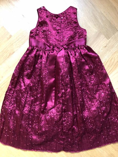 Slávnostné dievčenské šaty, 110