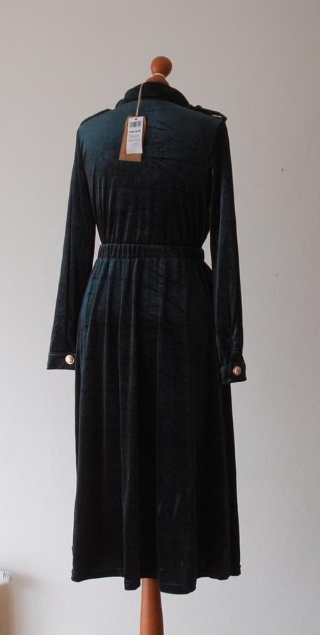 Elegantné smaragdovo zelené zamatové šaty, timeout,m