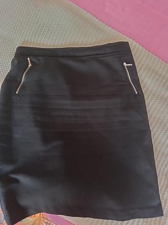 Čierna pekná sukňa, 40