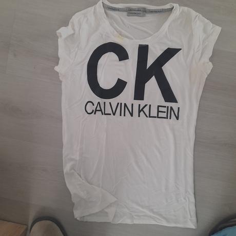 Zánovné dámske tričká veľkosť m,l cena 5e/ks, l