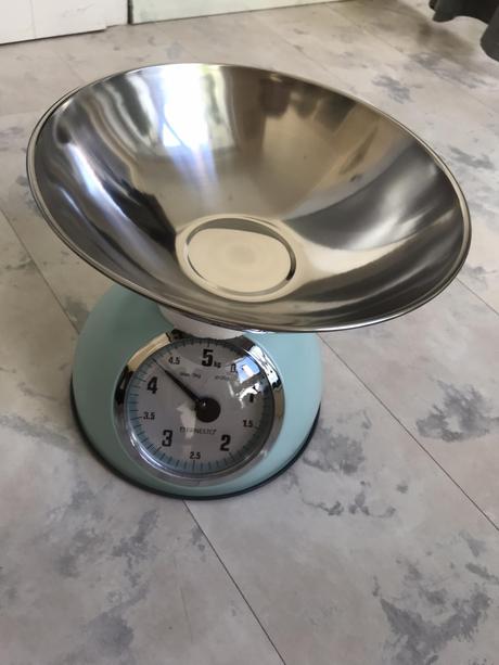 Mechanická retro váha,