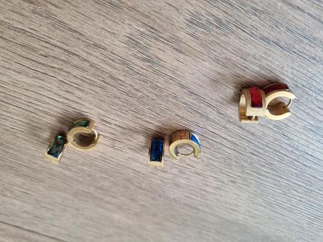 3x náušnice s kamienkami - bižutéria, 