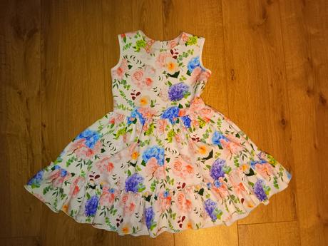 Slávnostné šaty, 128