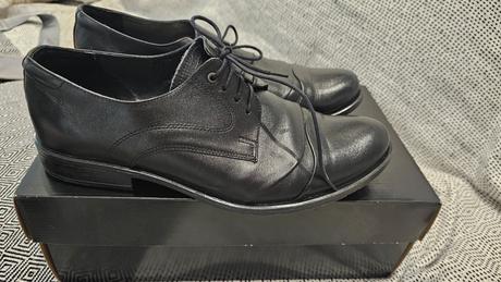 Spoločenske topanky, 40