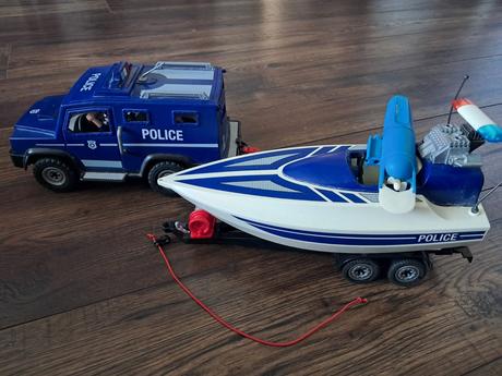 Playmobil policajné auto s policajným člnom, 