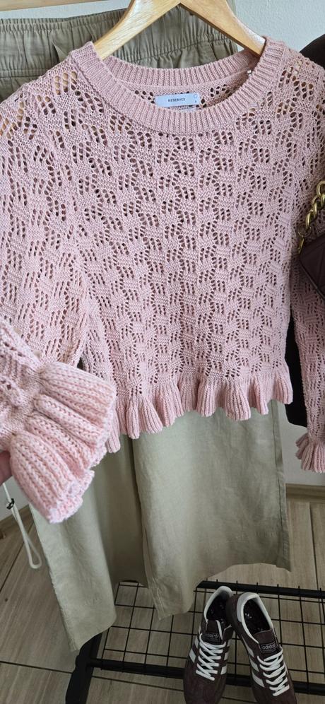 Svetrík reserved, reserved,s